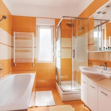 House With A Swimming Pool - 25271 بيت للعطل