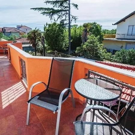 House With A Swimming Pool - 25271 بيت للعطل زادار
